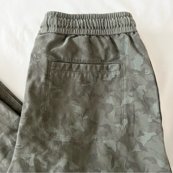 Athleta Farallon jogger women’s size 8 P green camo - Picture 2 of 8